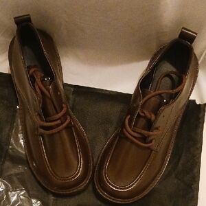 Women' Brown Leather Lace-Up Loafers and Casual Shoes